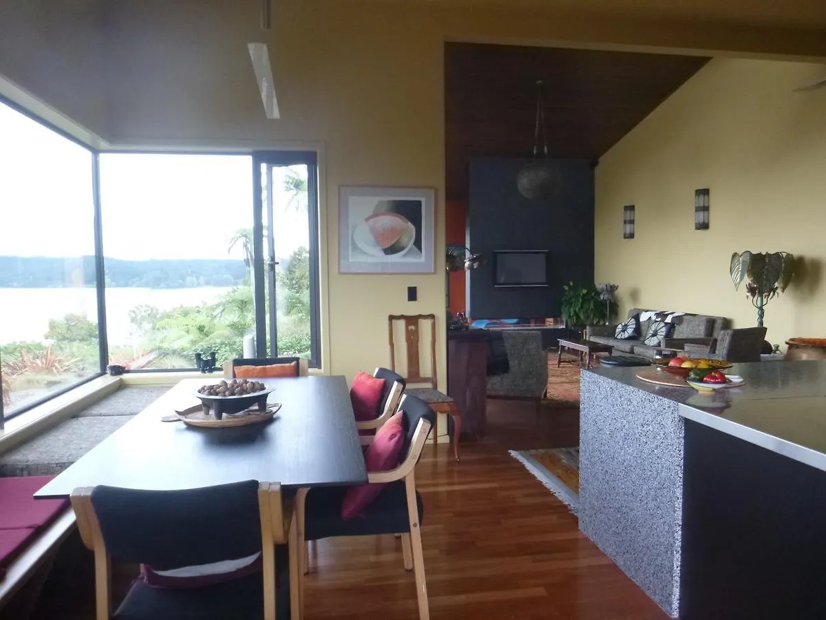 Athena Lakeside Bed & Breakfast Rotorua