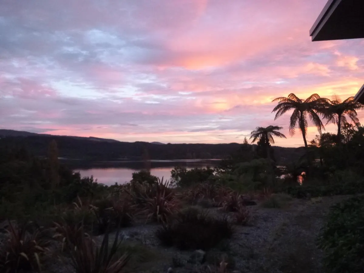 Athena Lakeside Bed & Breakfast Rotorua